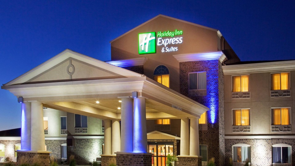 Sioux Center Hotel | Holiday Inn Express & Suites Sioux Center by IHG