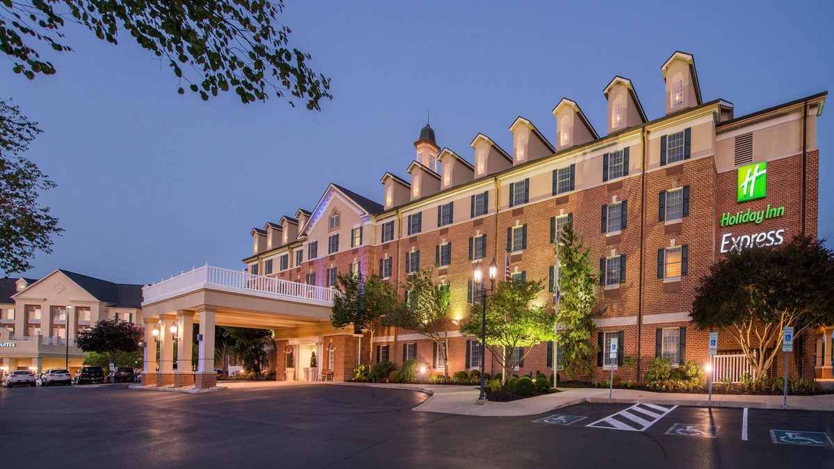 State College Hotel | Holiday Inn Express State College at Williamsburg Square by IHG