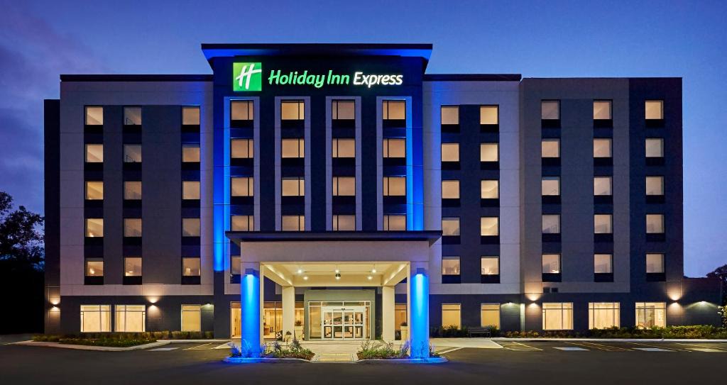 Point Edward Hotel | Holiday Inn Express - Sarnia - Point Edward by IHG
