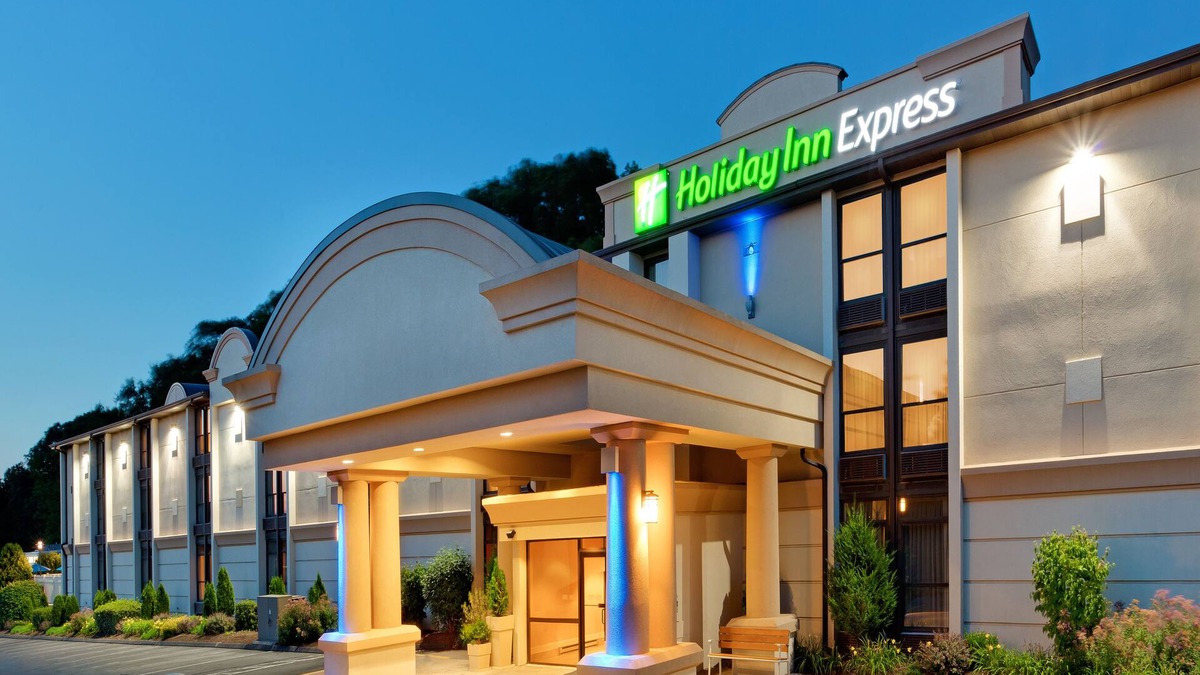 Southington Hotel | Holiday Inn Express Southington by IHG