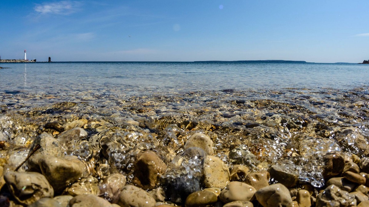 St Ignace Hotel | Holiday Inn Express St. Ignace-Lake Front by IHG