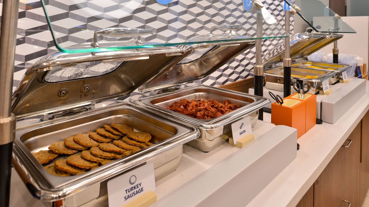 Centereach Hotel | Holiday Inn Express Stony Brook by IHG