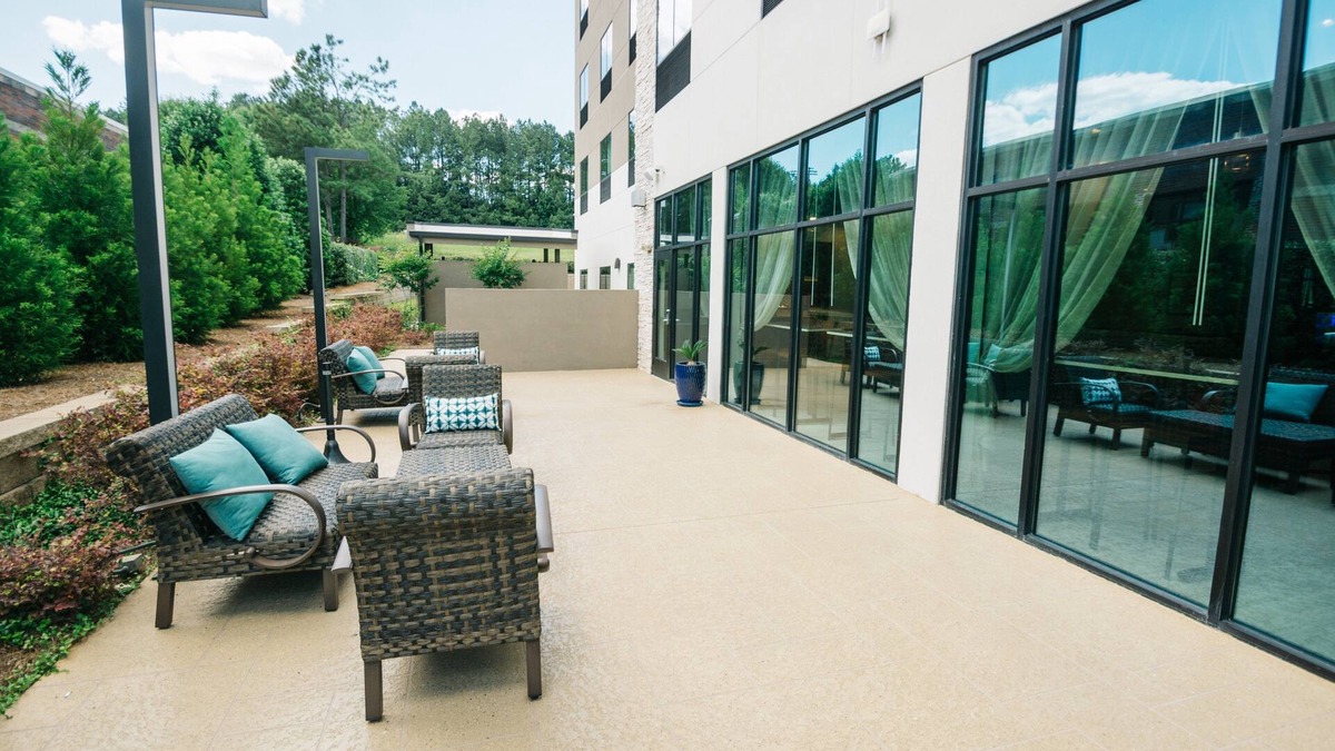 Sand Ridge Hotel | Holiday Inn Express & Suites Birmingham - Homewood by IHG