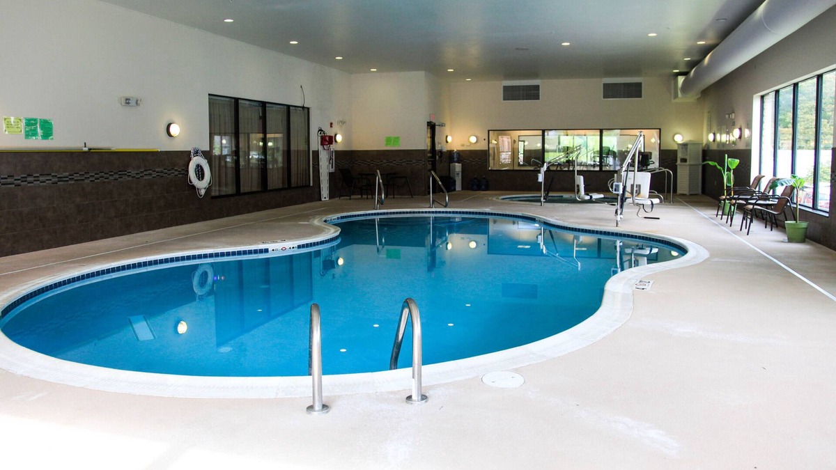 LaVale Hotel | Holiday Inn Express & Suites Cumberland - La Vale by IHG