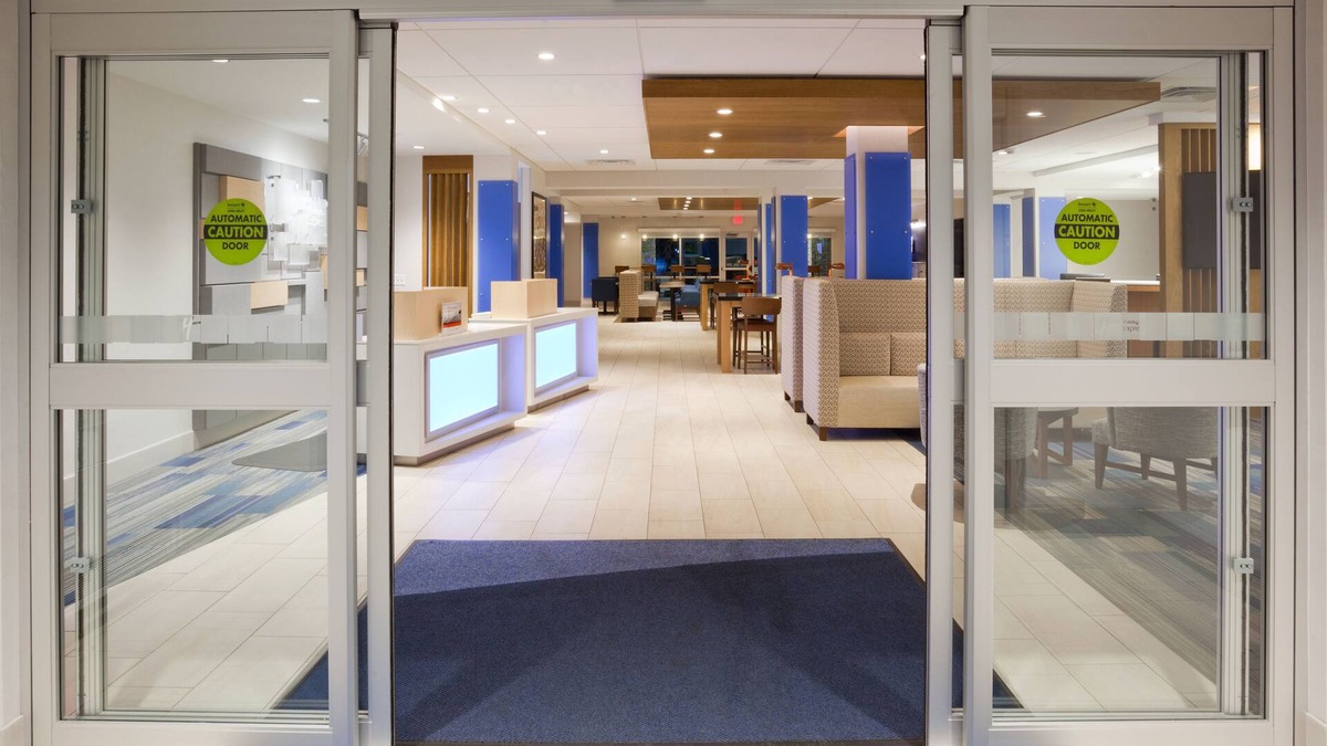 Downtown Des Moines Hotel | Holiday Inn Express & Suites Des Moines Downtown by IHG