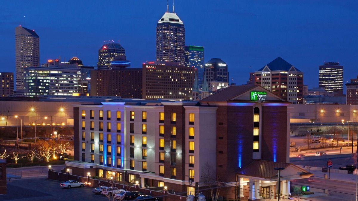 Downtown Indianapolis Hotel | Holiday Inn Express & Suites Indianapolis Dtn-Conv Ctr Area by IHG