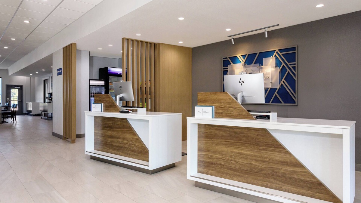 MacClenny Hotel | Holiday Inn Express & Suites Macclenny by IHG