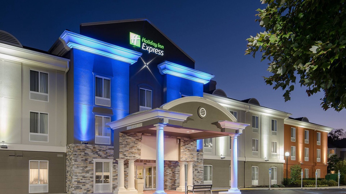 Mount Laurel Hotel | Holiday Inn Express & Suites Philadelphia - Mt. Laurel by IHG