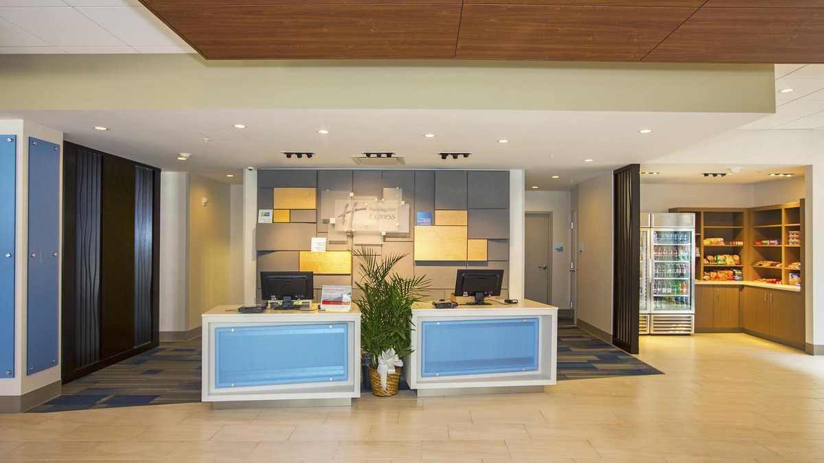 North Shore Hotel | Holiday Inn Express & Suites Pittsburgh North Shore by IHG
