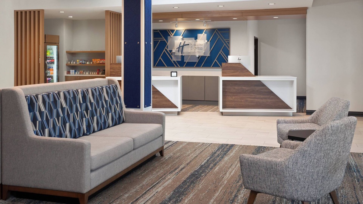 Reedsburg Hotel | Holiday Inn Express & Suites Reedsburg - Dells Area by IHG
