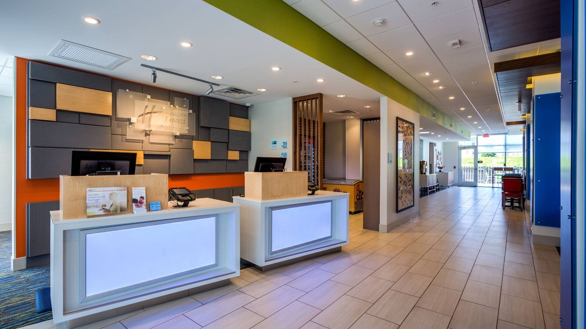 Reedsville Hotel | Holiday Inn Express & Suites Reedsville - State Coll Area by IHG