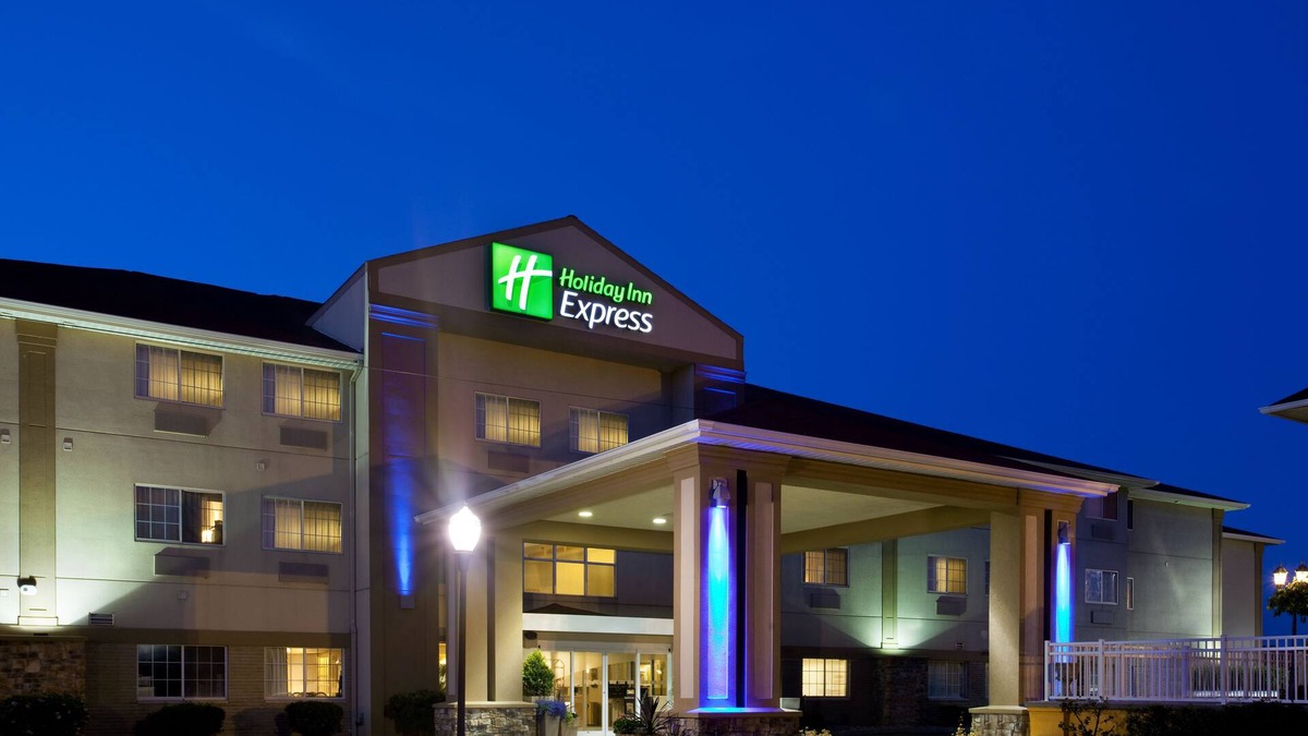 Saint Joseph Hotel | Holiday Inn Express & Suites St Joseph by IHG