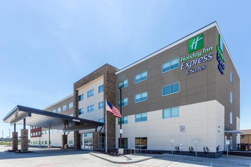 Springfield Hotel | Holiday Inn Express & Suites - Springfield North by IHG