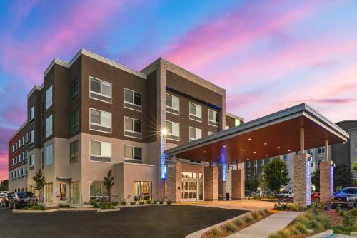 Fairfield Hotel | Holiday Inn Express & Suites - Suisun City by IHG
