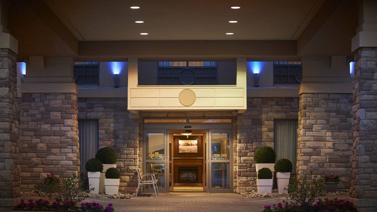 Huntsville Hotel | Holiday Inn Express & Suites Huntsville by IHG