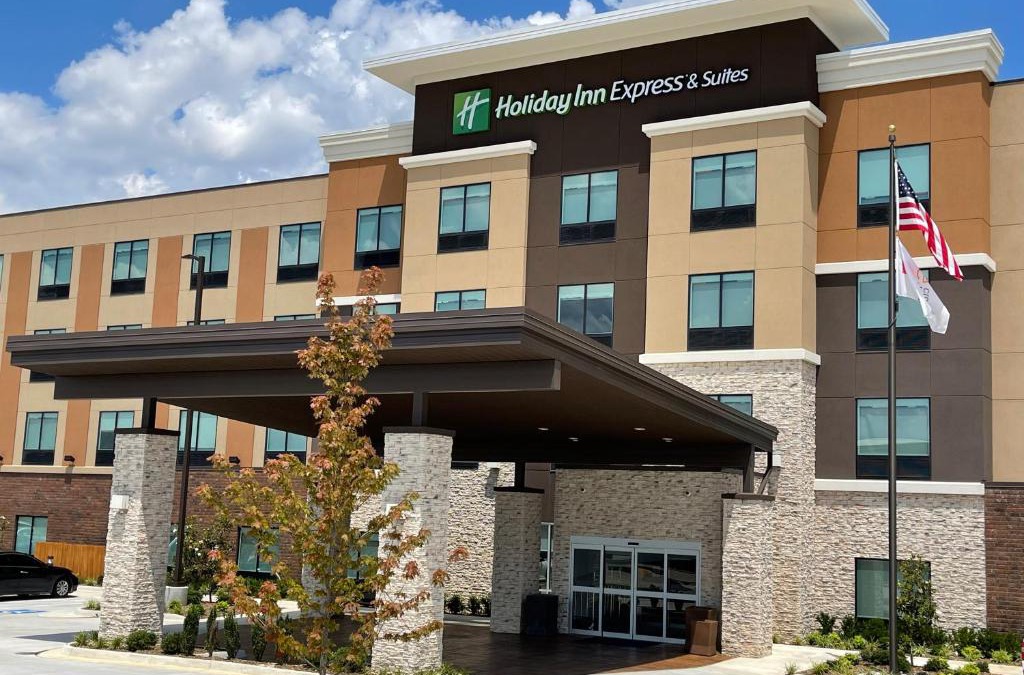 Fort Smith Hotel | Holiday Inn Express & Suites - Ft. Smith - Airport by IHG