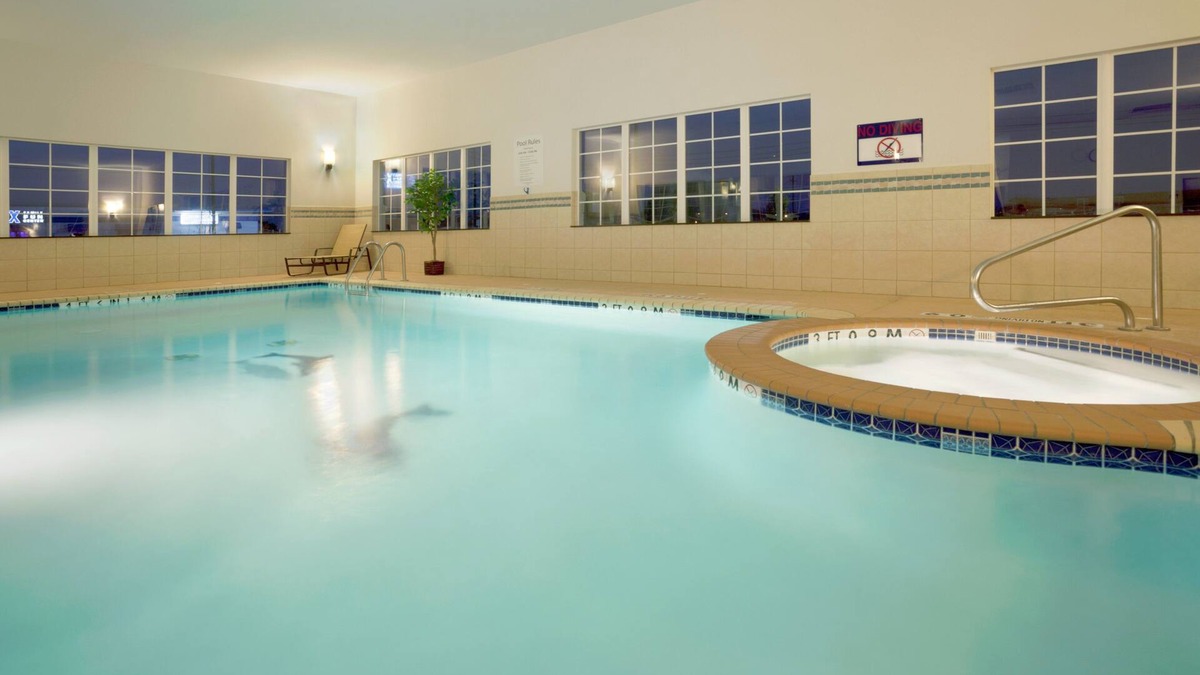 Georgetown Hotel | Holiday Inn Express & Suites Georgetown by IHG