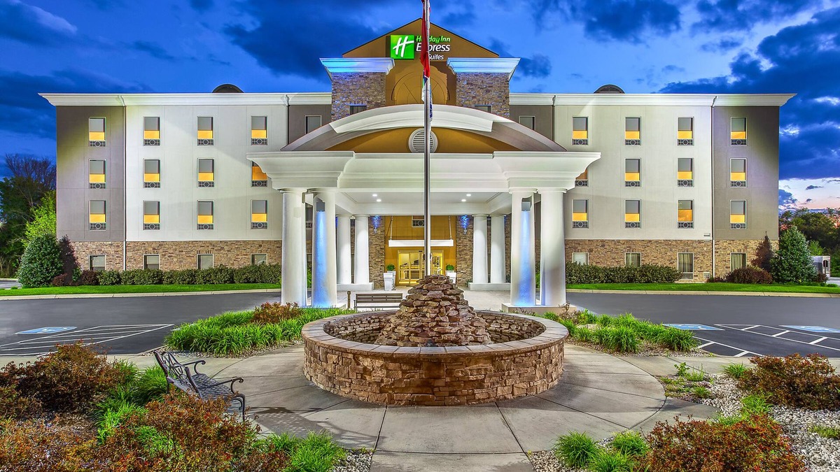 Morristown Hotel | Holiday Inn Express & Suites Morristown by IHG