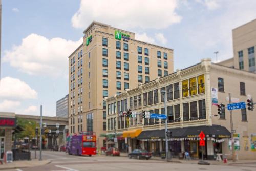North Shore Hotel | Holiday Inn Express & Suites Pittsburgh North Shore by IHG