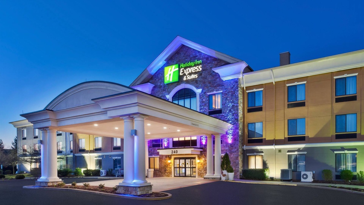Warminster Hotel | Holiday Inn Express & Suites Warminster - Horsham by IHG