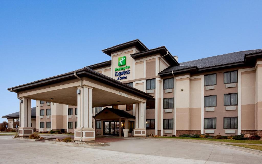 Worthington Hotel | Holiday Inn Express & Suites - Worthington by IHG