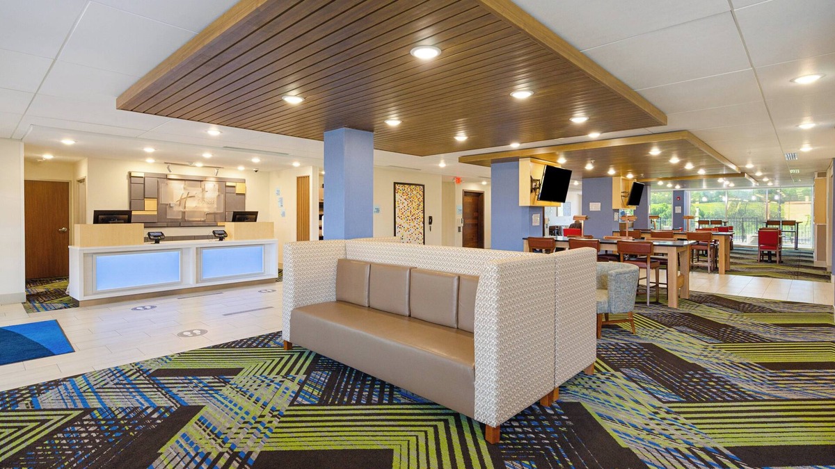 Abingdon Hotel | Holiday Inn Express & Suites Abingdon by IHG