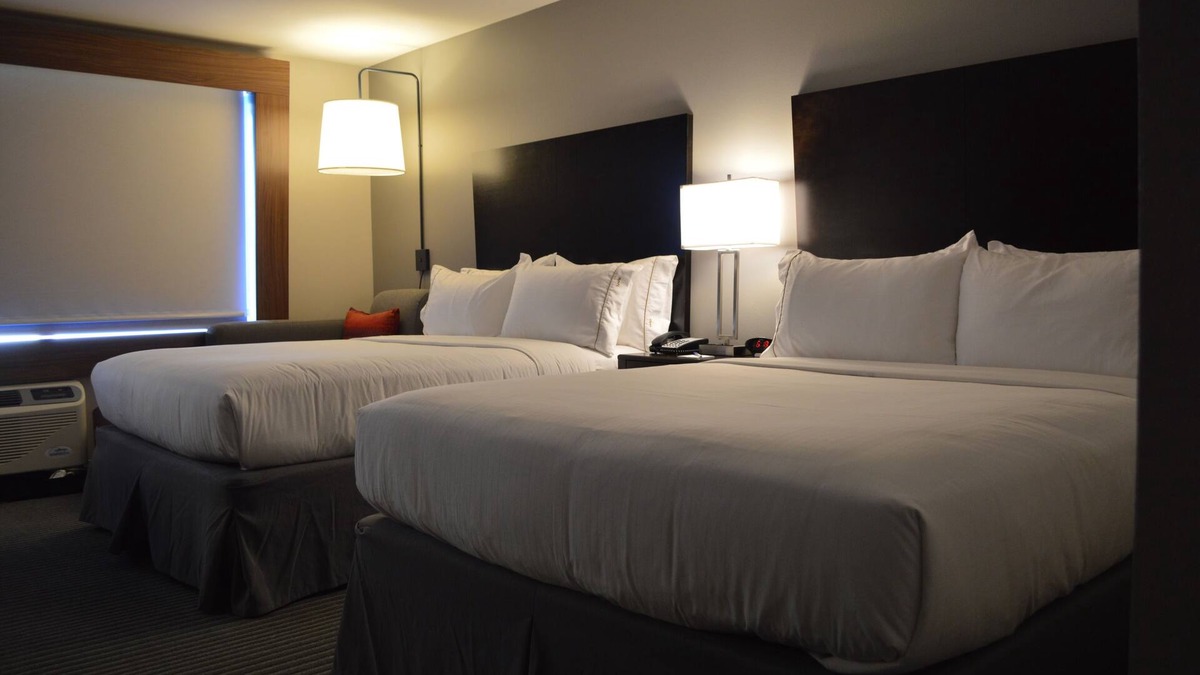 Claremore Hotel | Holiday Inn Express & Suites Tulsa NE - Claremore, an IHG Hotel
