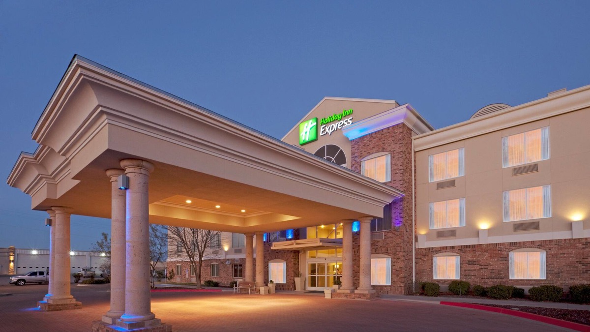 Eagle Pass Hotel | Holiday Inn Express & Suites Eagle Pass by IHG
