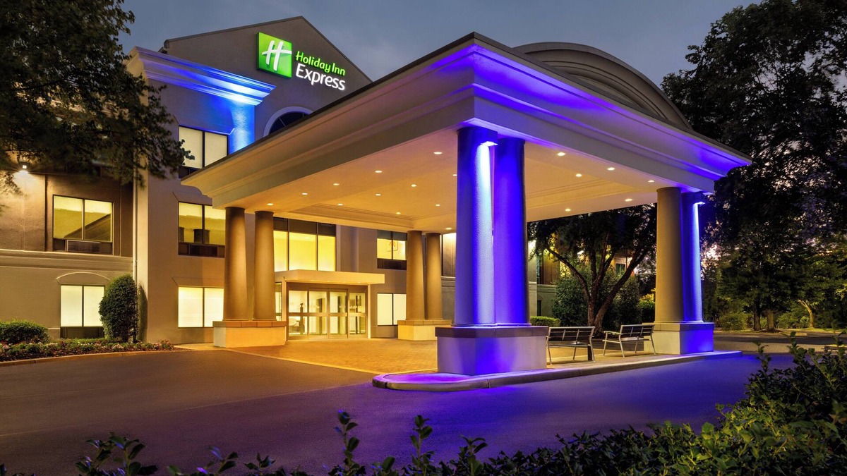 Halfway Hotel | Holiday Inn Express & Suites Hagerstown by IHG