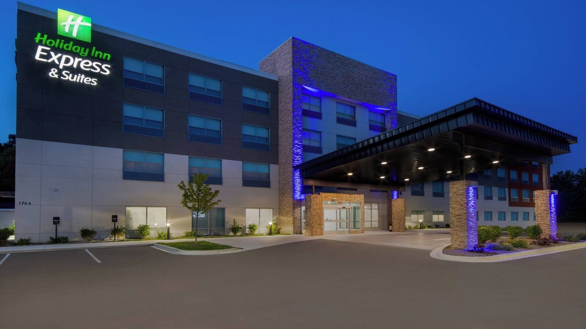 Muskegon Hotel | Holiday Inn Express & Suites Muskegon - Grand Haven by IHG