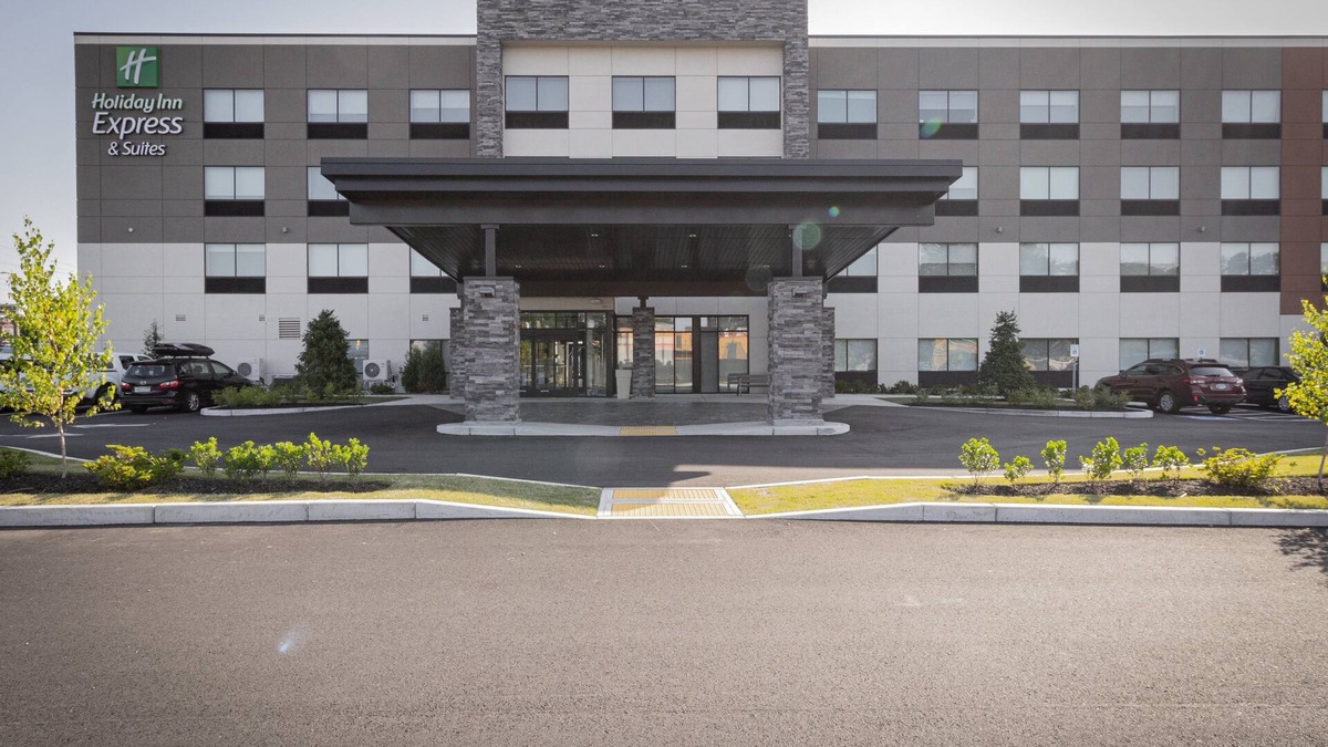 Randolph Hotel | Holiday Inn Express & Suites Boston South - Randolph by IHG
