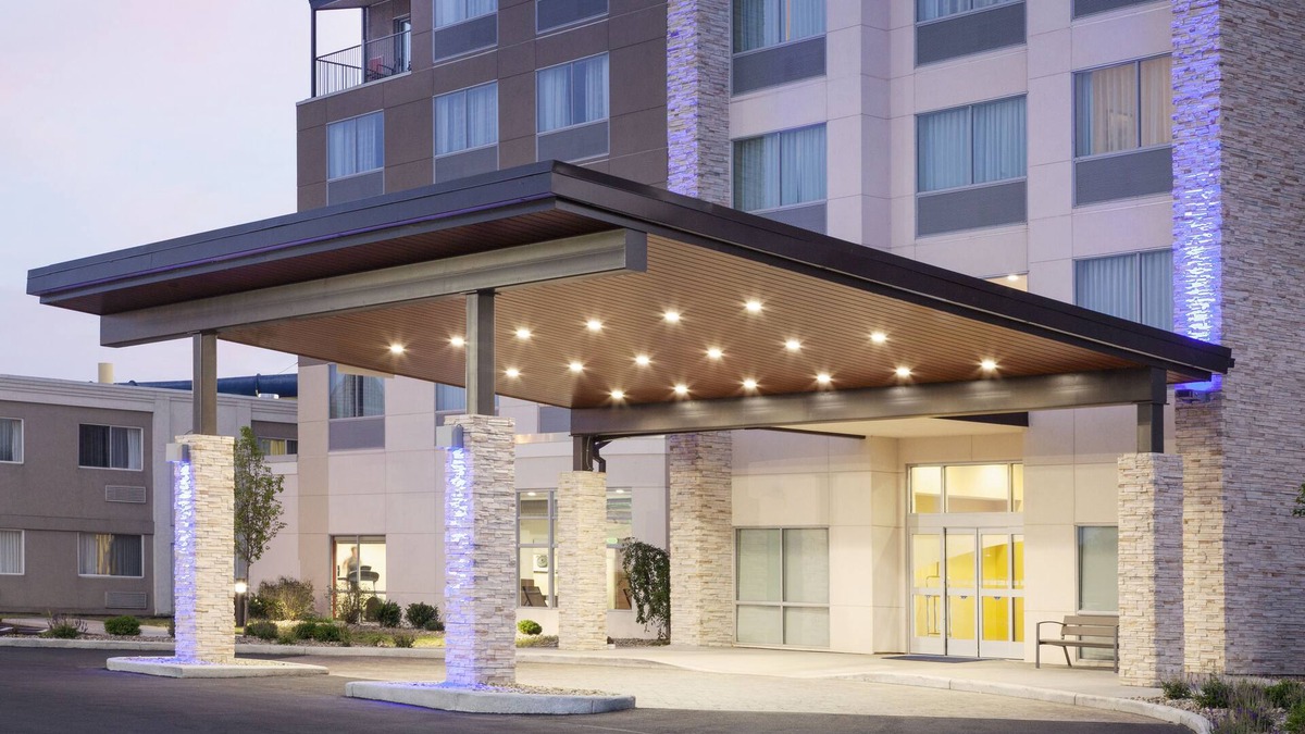 Sandusky Hotel | Holiday Inn Express & Suites Sandusky by IHG