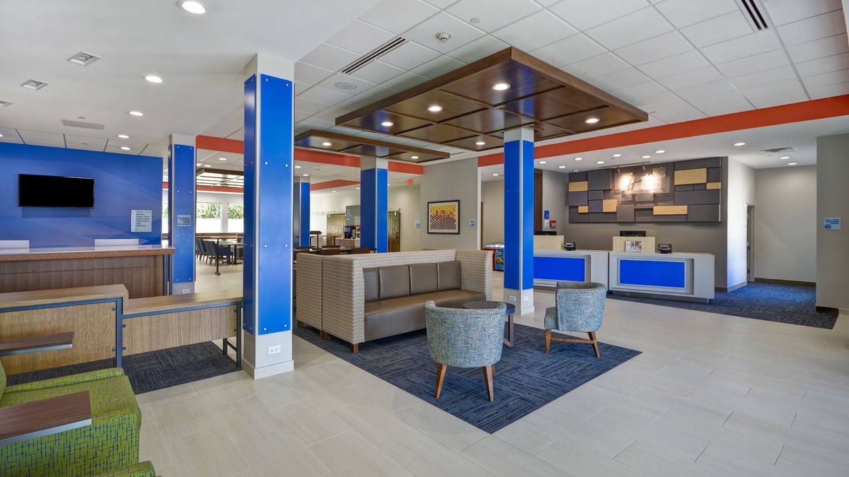 El Lago Hotel | Holiday Inn Express & Suites Houston NASA - Boardwalk Area by IHG