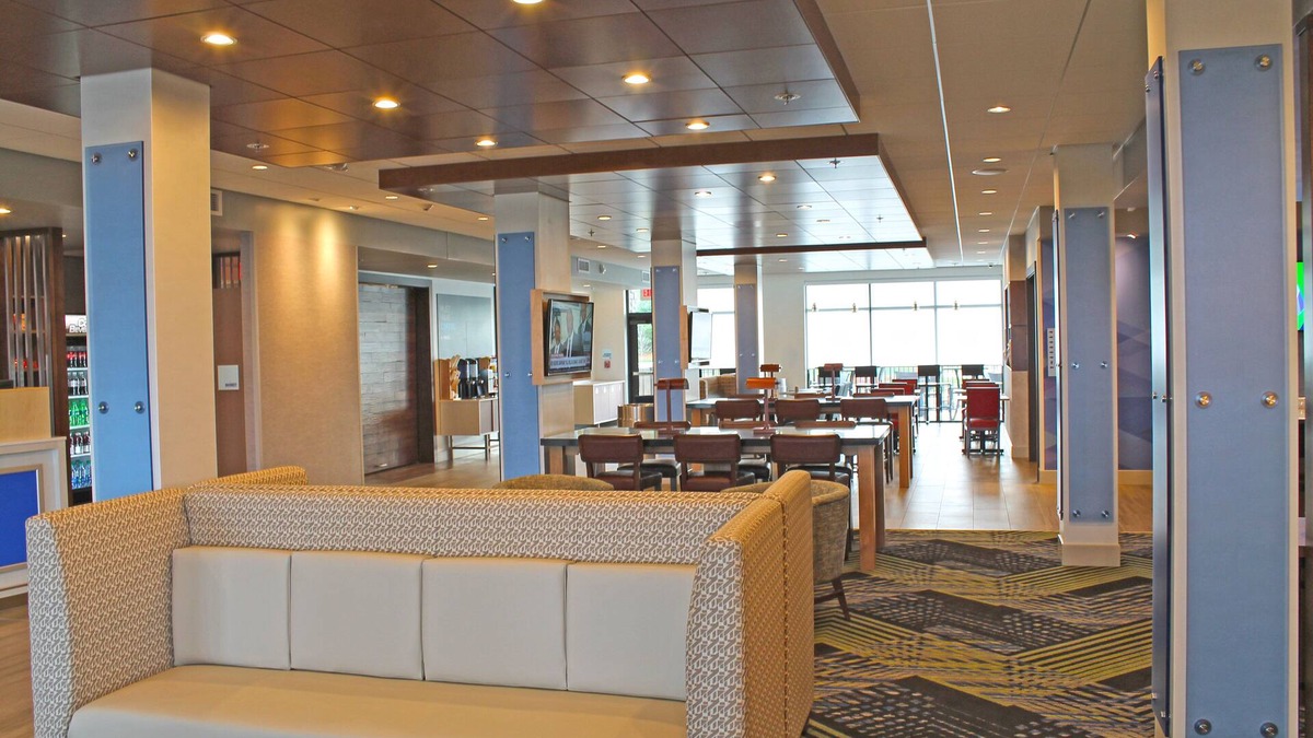 St. Louis Hotel | Holiday Inn Express & Suites St. Louis South - I-55 by IHG
