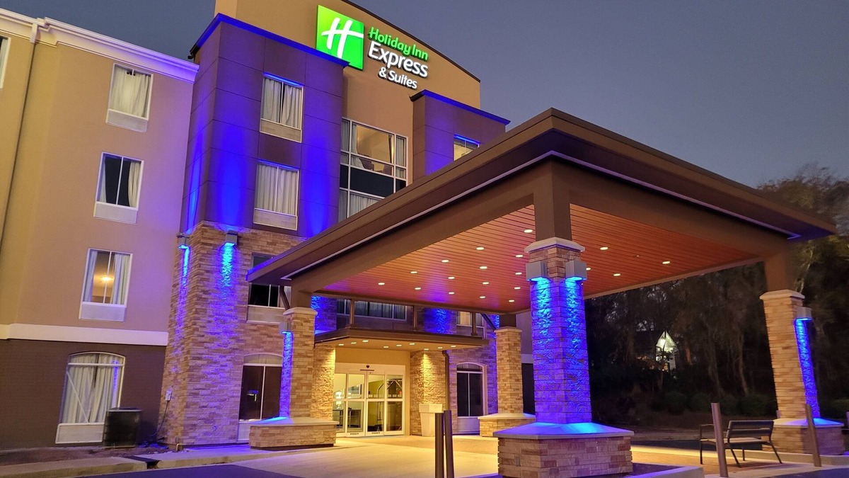 Starkville Hotel | Holiday Inn Express & Suites Starkville by IHG