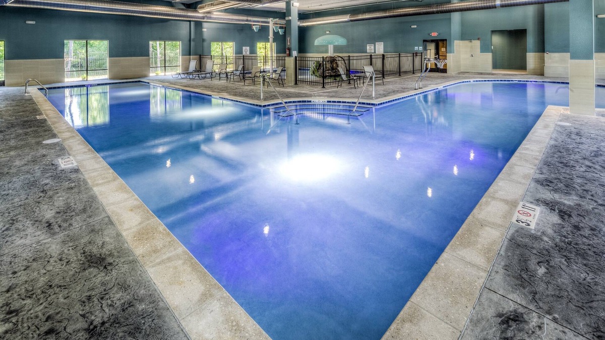 Westlake Hotel | Holiday Inn Express & Suites Cleveland West - Westlake by IHG