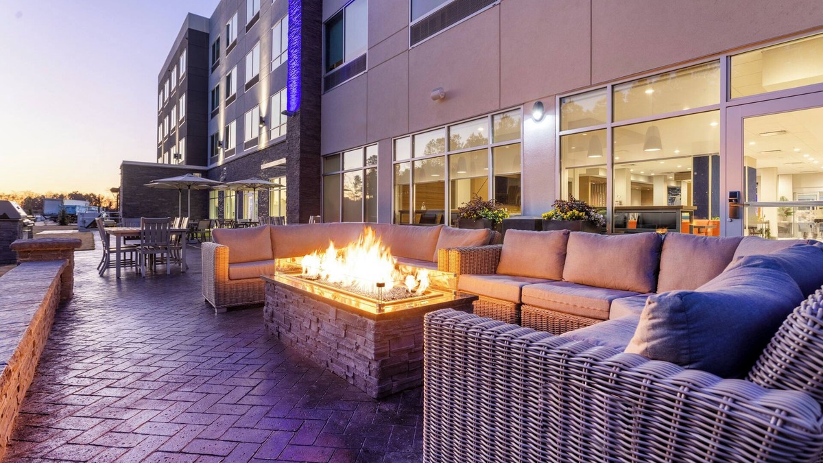Benson Hotel | Holiday Inn Express & Suites Benson by IHG