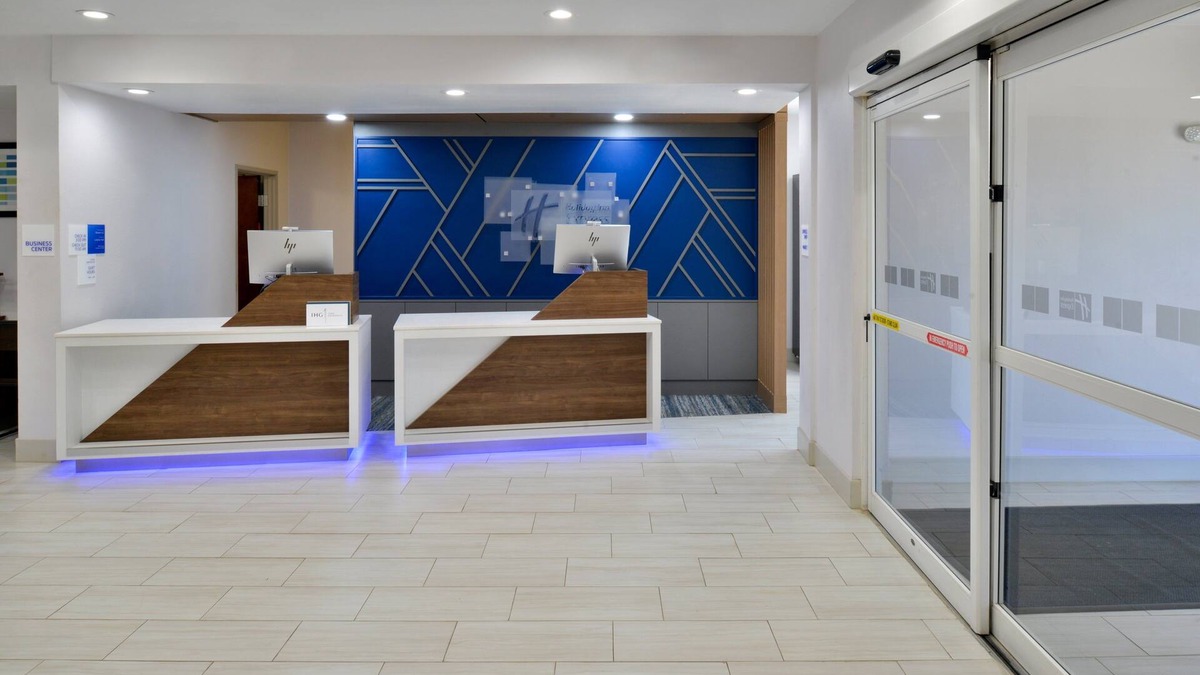 Carthage Hotel | Holiday Inn Express & Suites Carthage by IHG