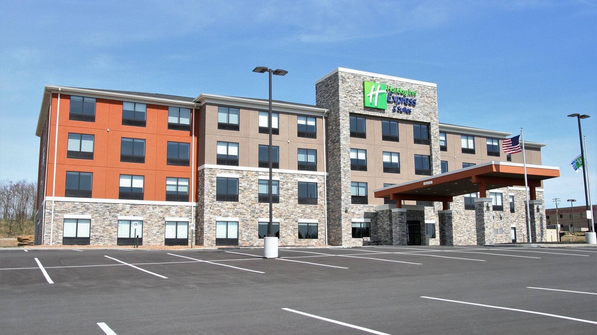 Clarion Hotel | Holiday Inn Express & Suites Clarion by IHG
