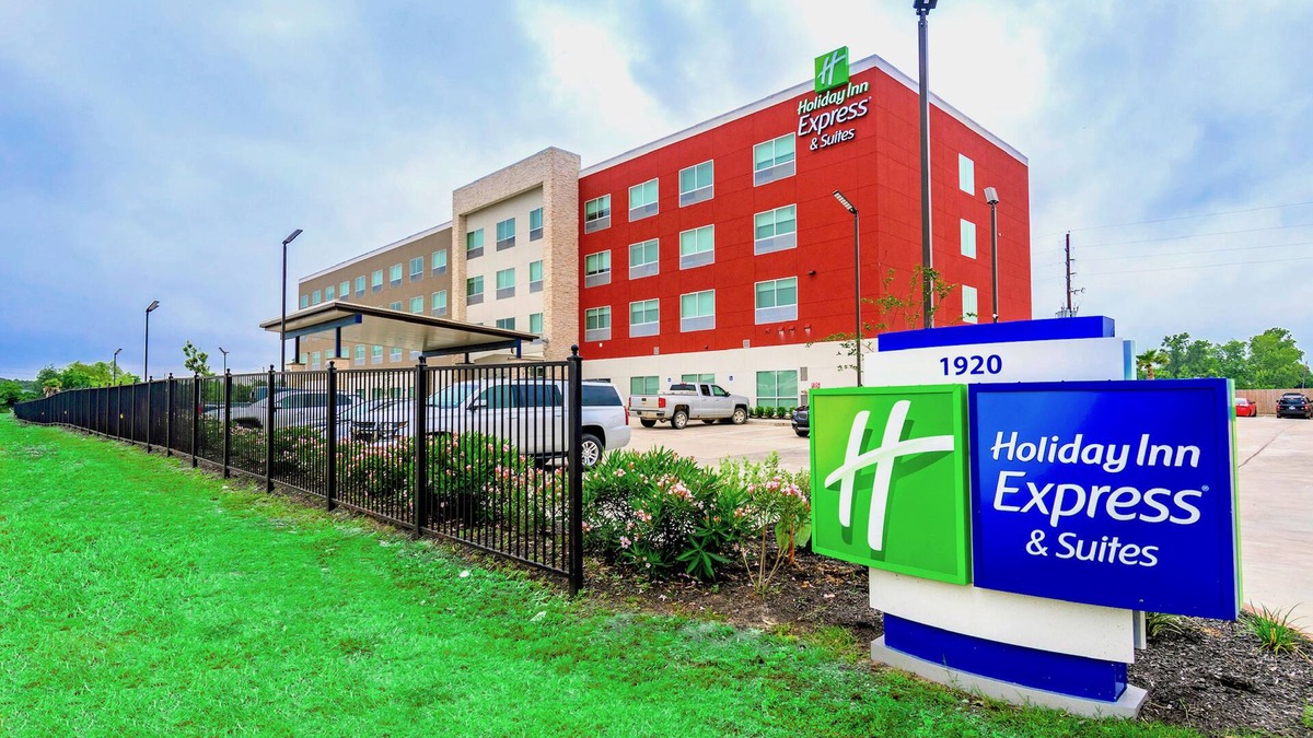 Aldine Hotel | Holiday Inn Express & Suites Houston IAH - Beltway 8 by IHG