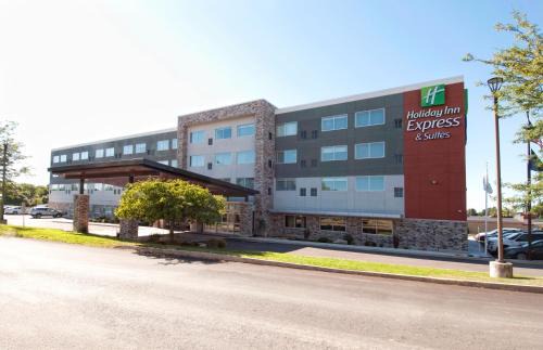 Tire Hill Hotel | Holiday Inn Express & Suites Johnstown by IHG