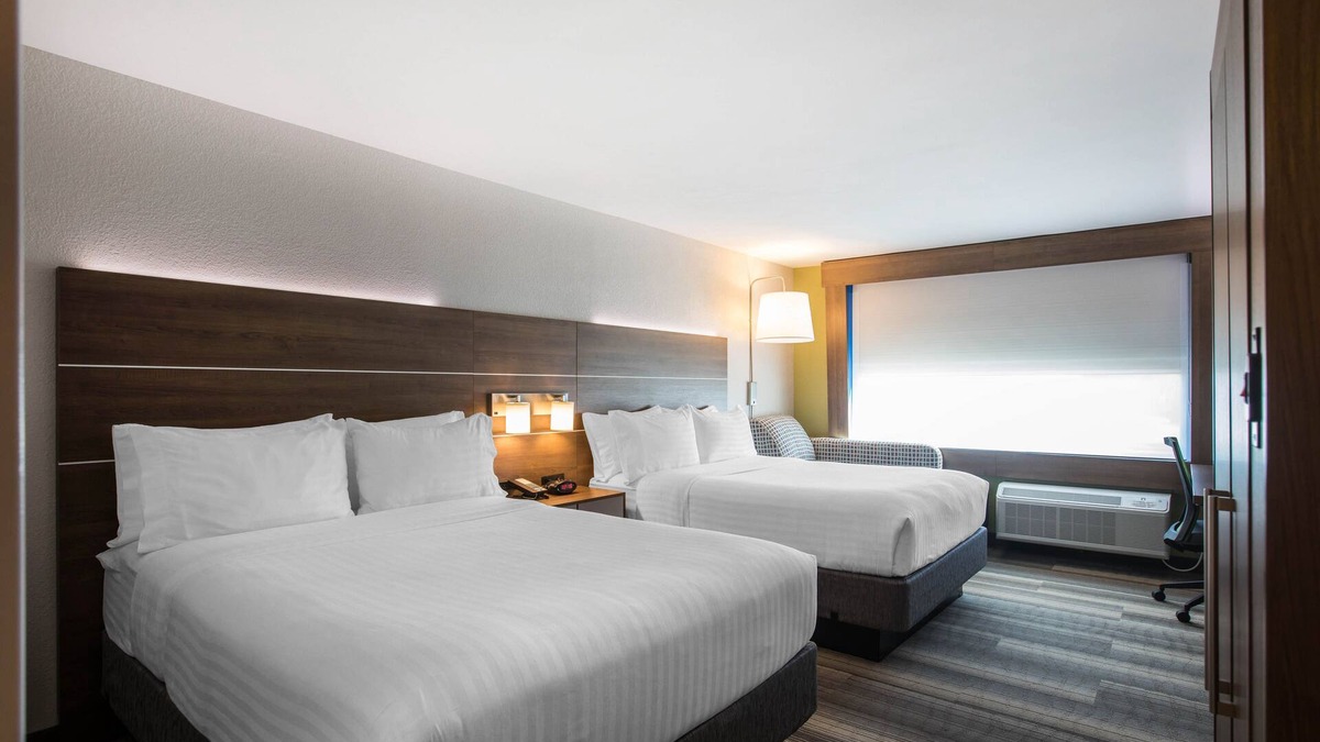 Ludington Hotel | Holiday Inn Express & Suites Ludington by IHG