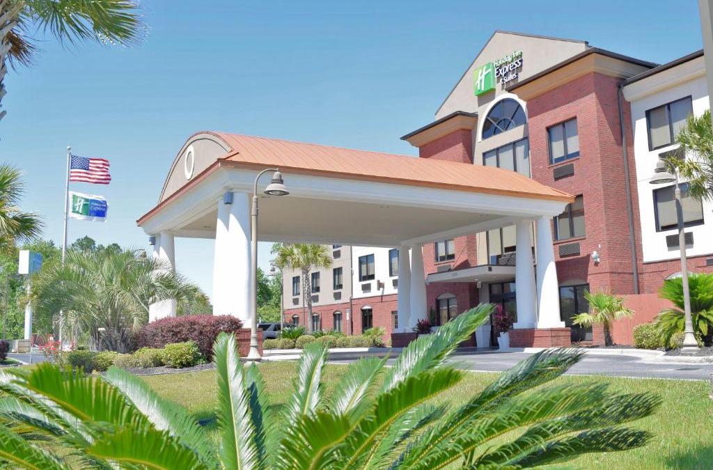 Northwest Pensacola Hotel | Holiday Inn Express & Suites Pensacola West I-10 by IHG