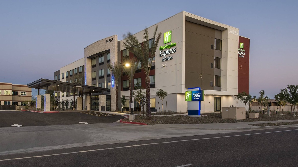 Deer Valley Hotel | Holiday Inn Express & Suites Phoenix North - Happy Valley by IHG