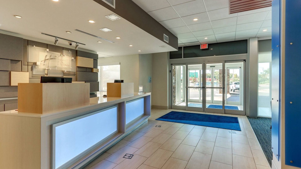Roanoke Hotel | Holiday Inn Express & Suites Roanoke – Civic Center by IHG