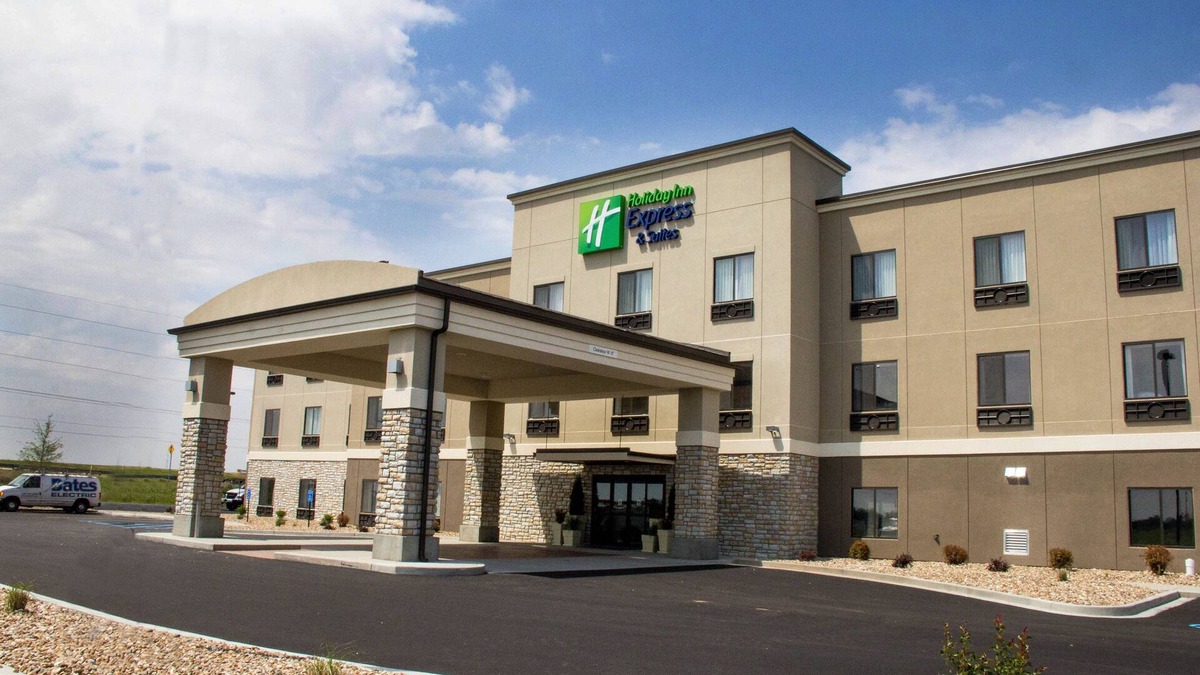 Sikeston Hotel | Holiday Inn Express & Suites Sikeston Southwest by IHG