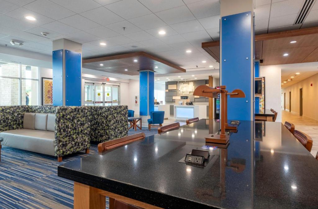 Jolivue Hotel | Holiday Inn Express & Suites - Staunton by IHG
