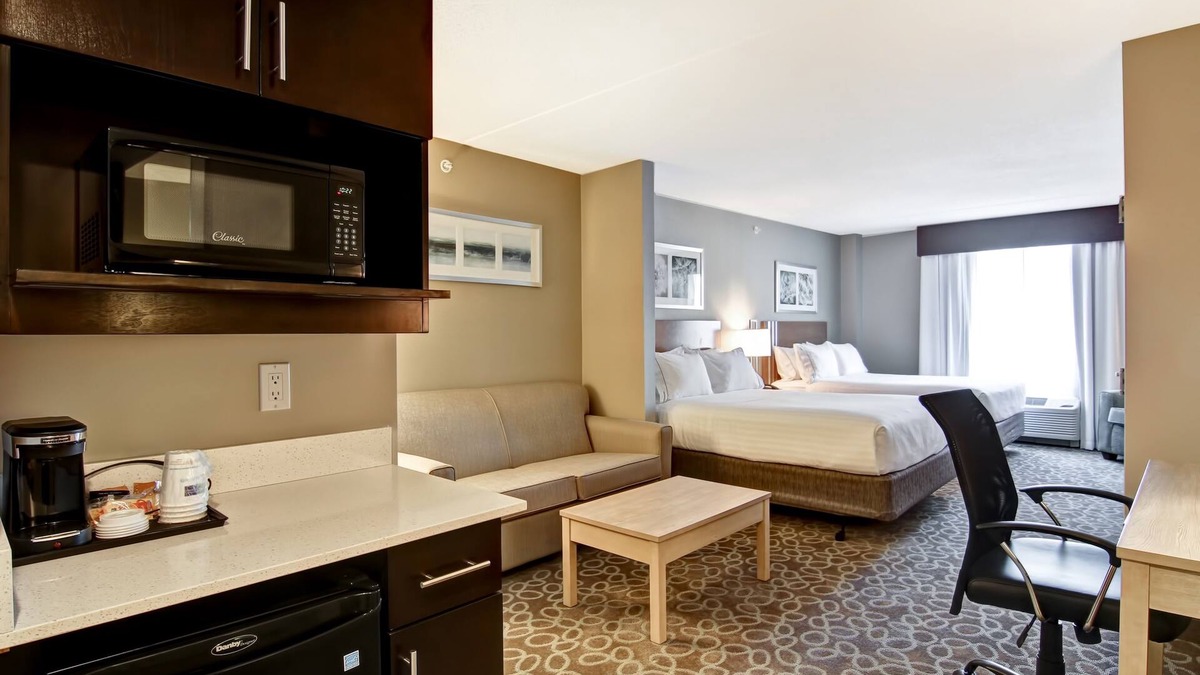 Durham Region Hotel | Holiday Inn Express & Suites Oshawa Downtown - Toronto Area by IHG