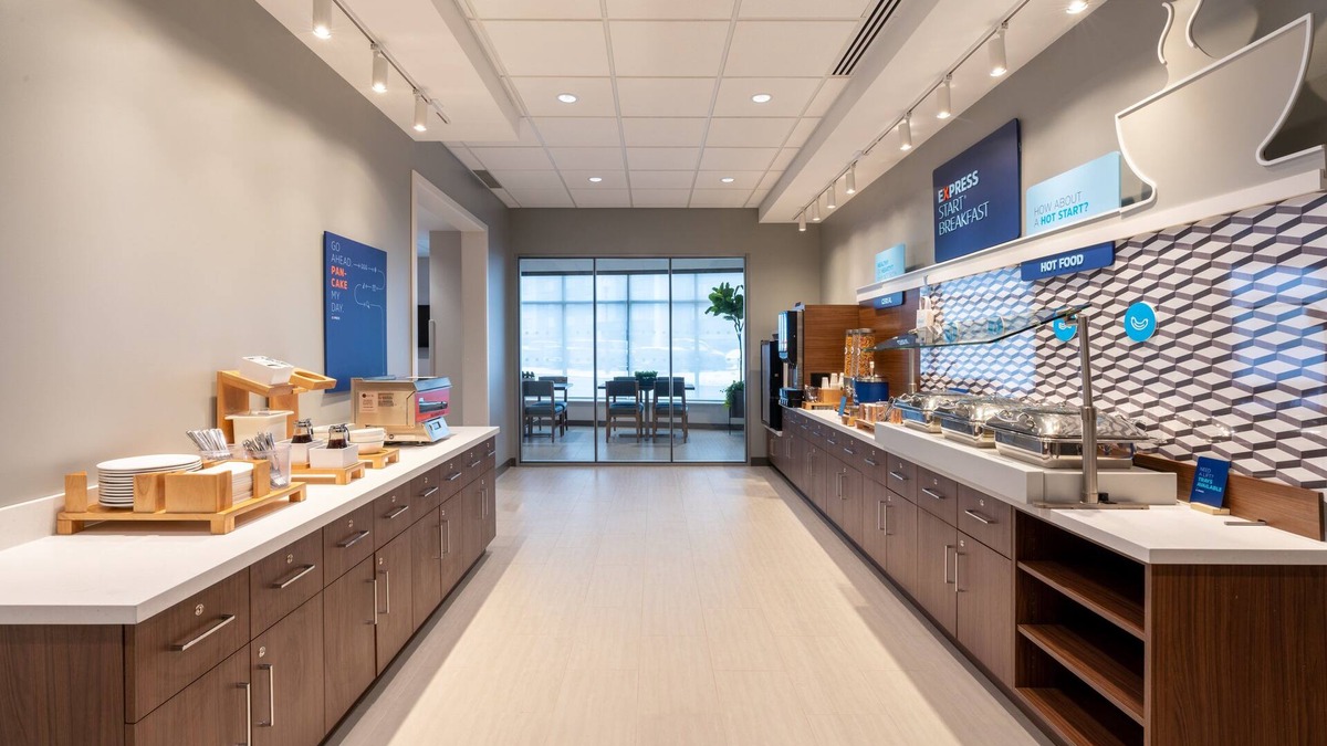Vaughan Hotel | Holiday Inn Express & Suites Vaughan-Southwest by IHG