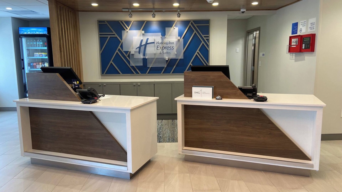 Elyria Hotel | Holiday Inn Express & Suites Elyria by IHG